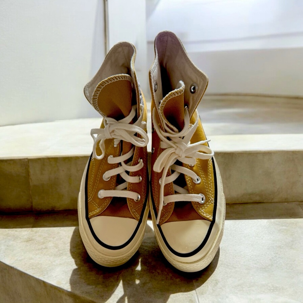 Converse Hightop Shoes Men’s size 5.5